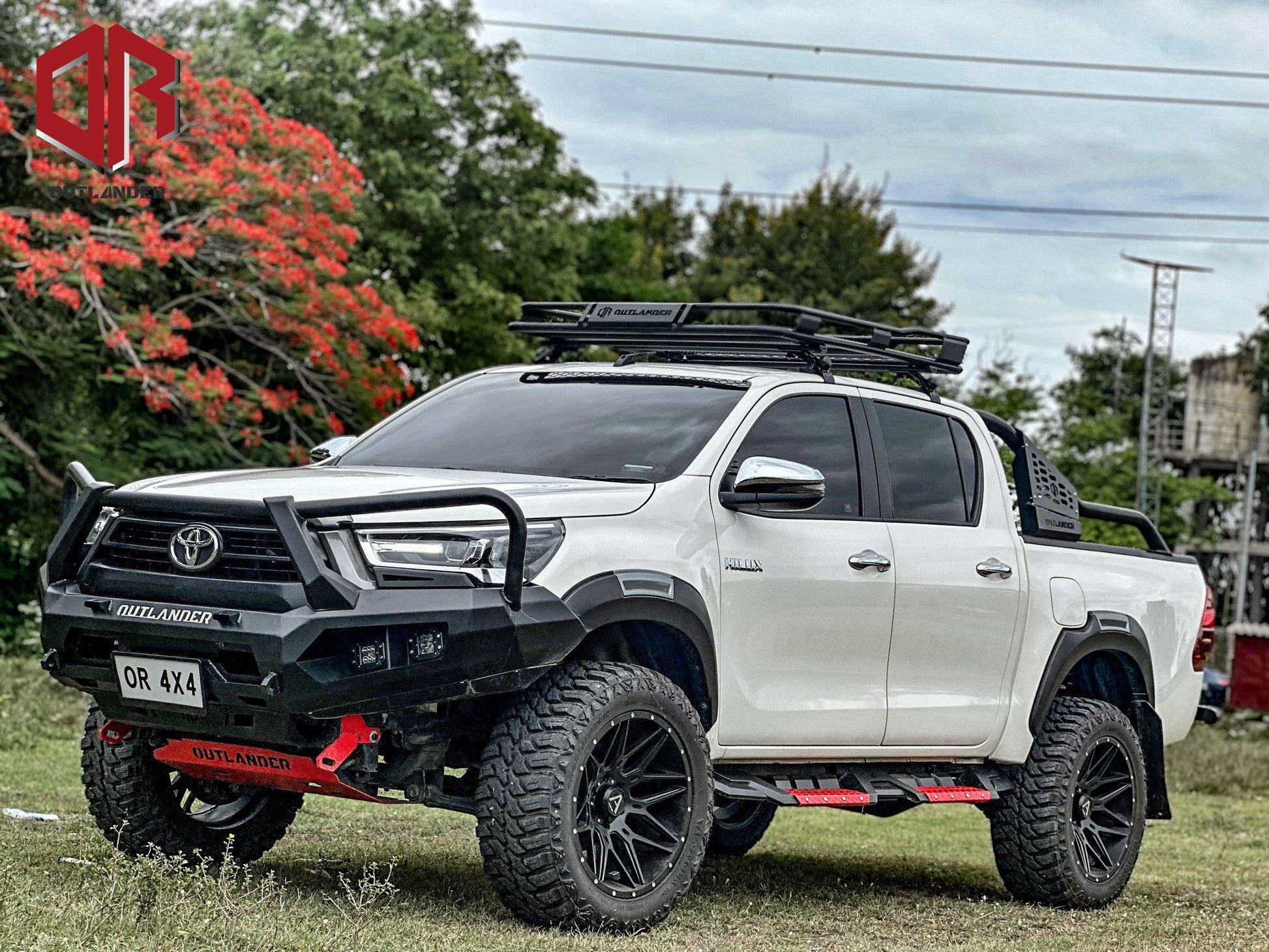 Toyota Hilux 2020 - 2025 Bull Bar | Loop