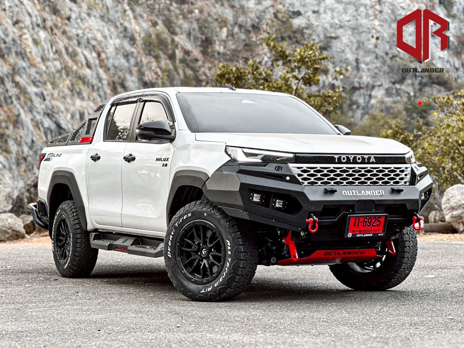 Toyota Hilux Travo 2026 Bull Bar | Loop